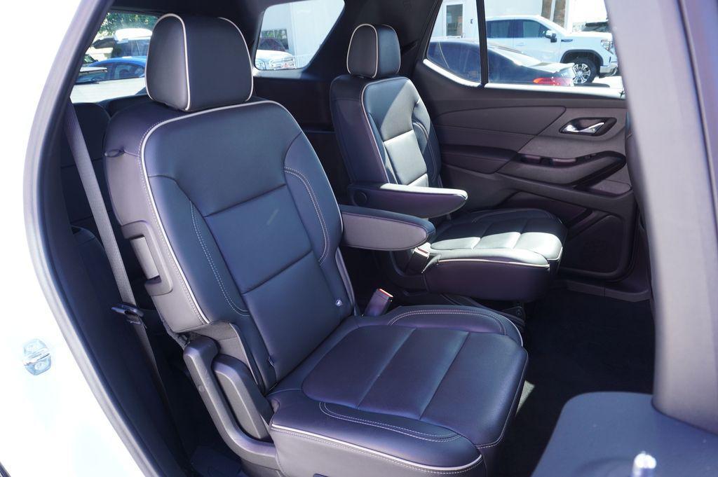 used 2023 Chevrolet Traverse car, priced at $32,829