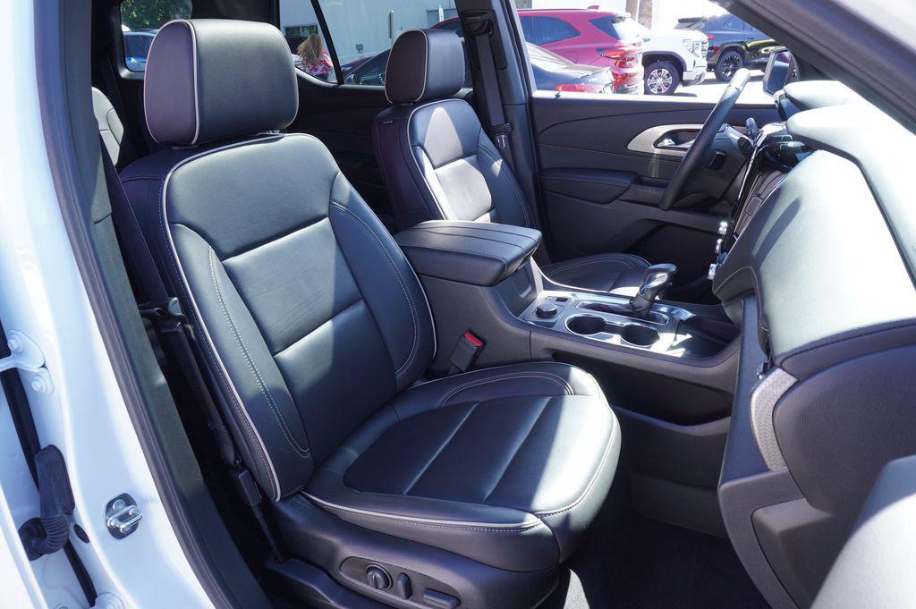 used 2023 Chevrolet Traverse car, priced at $32,829