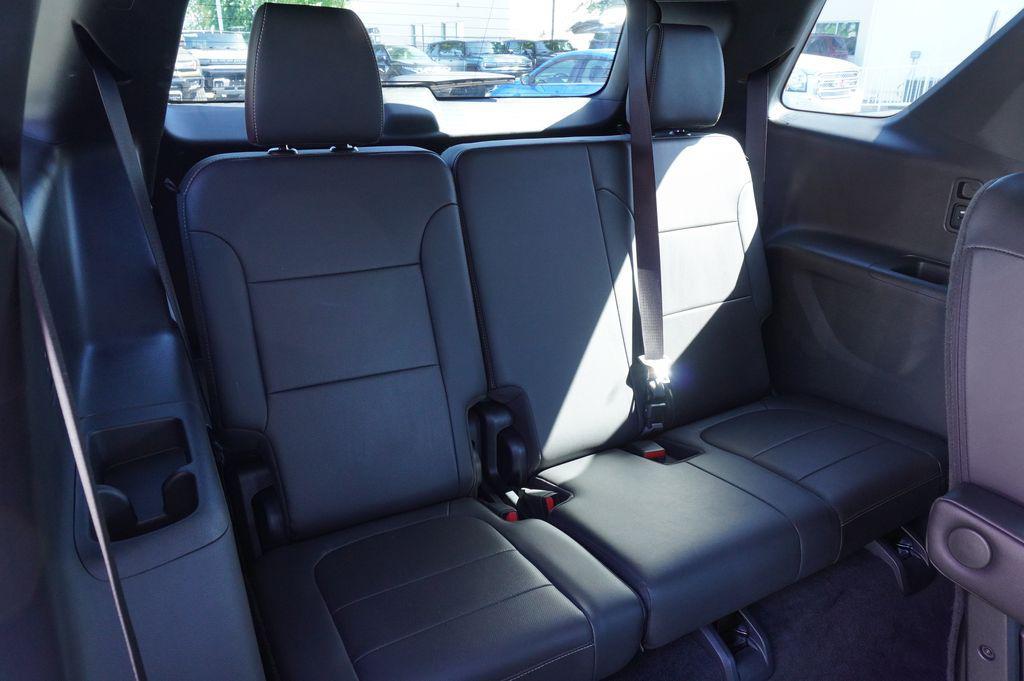 used 2023 Chevrolet Traverse car, priced at $32,829