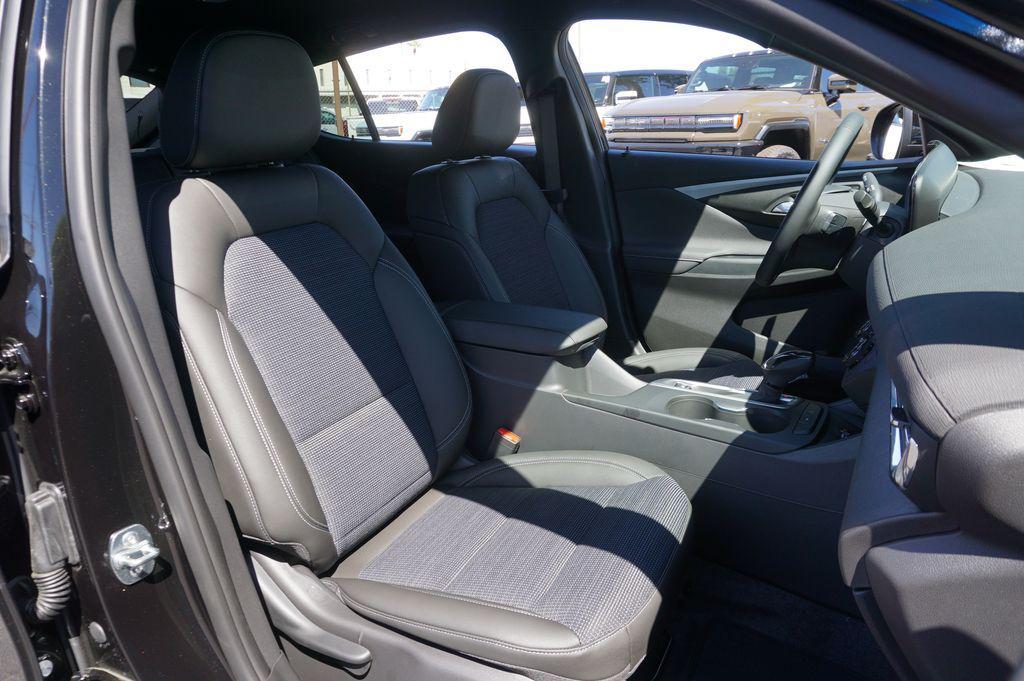 new 2025 Buick Envista car, priced at $21,566