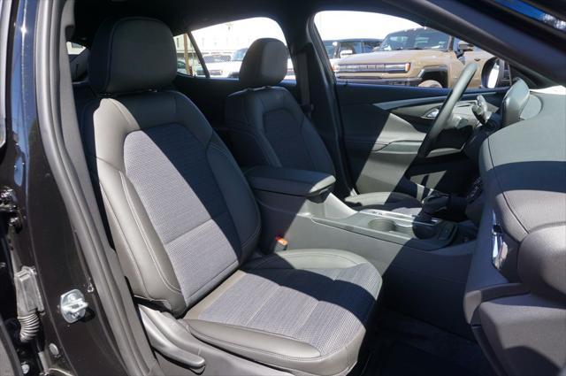 new 2025 Buick Envista car, priced at $26,675