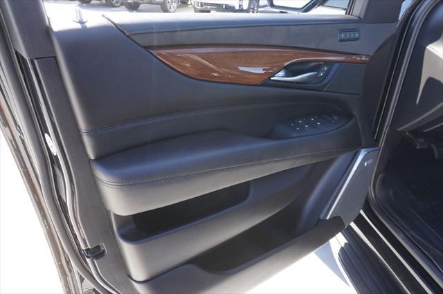 used 2020 Cadillac Escalade ESV car, priced at $35,842