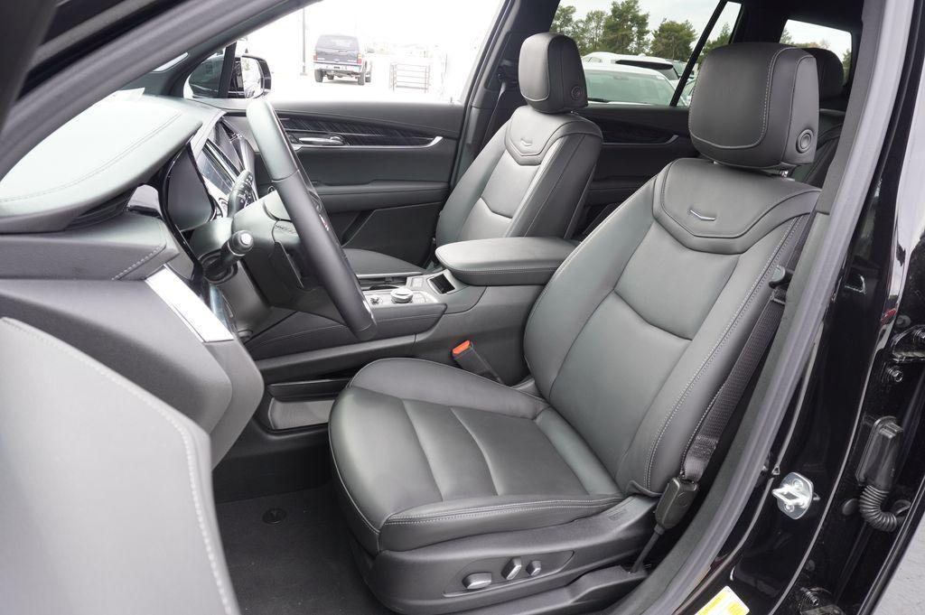 new 2025 Cadillac XT6 car, priced at $51,515