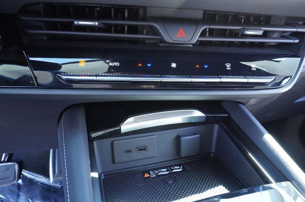 new 2025 Buick Envision car, priced at $34,645