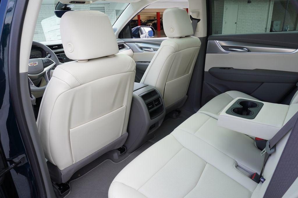 new 2025 Cadillac XT5 car, priced at $54,390