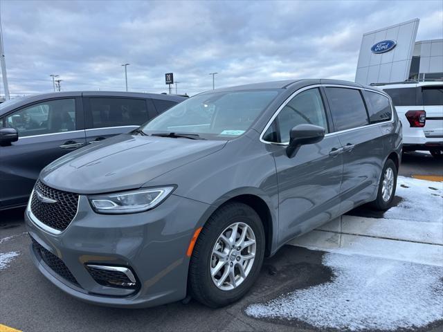 used 2023 Chrysler Pacifica car