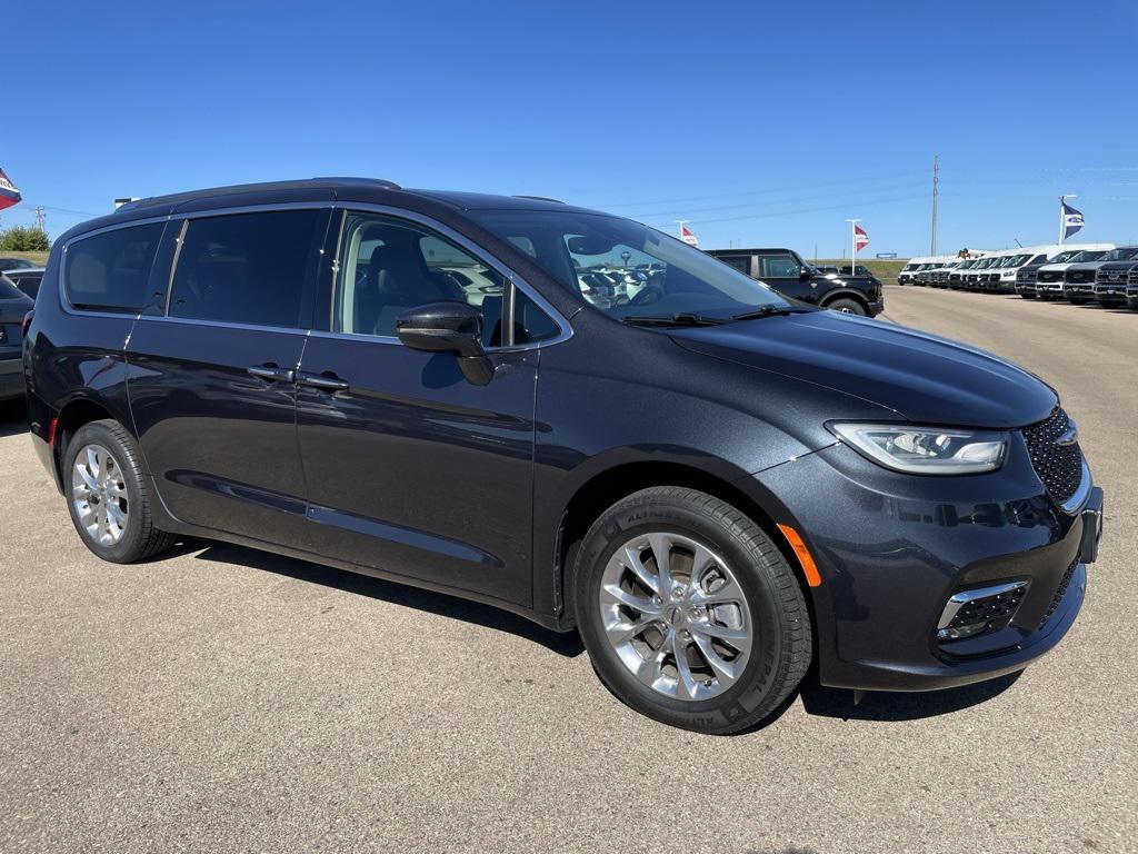 used 2021 Chrysler Pacifica car, priced at $24,999