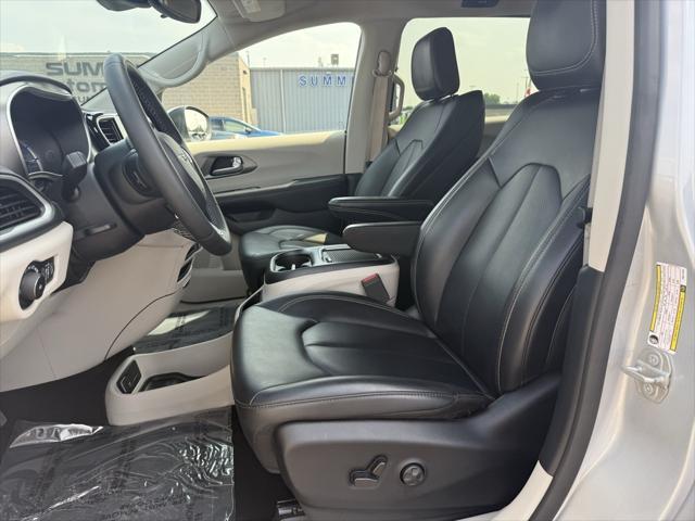 used 2023 Chrysler Pacifica Hybrid car, priced at $25,999