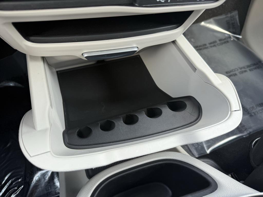 used 2023 Chrysler Pacifica Hybrid car, priced at $24,992