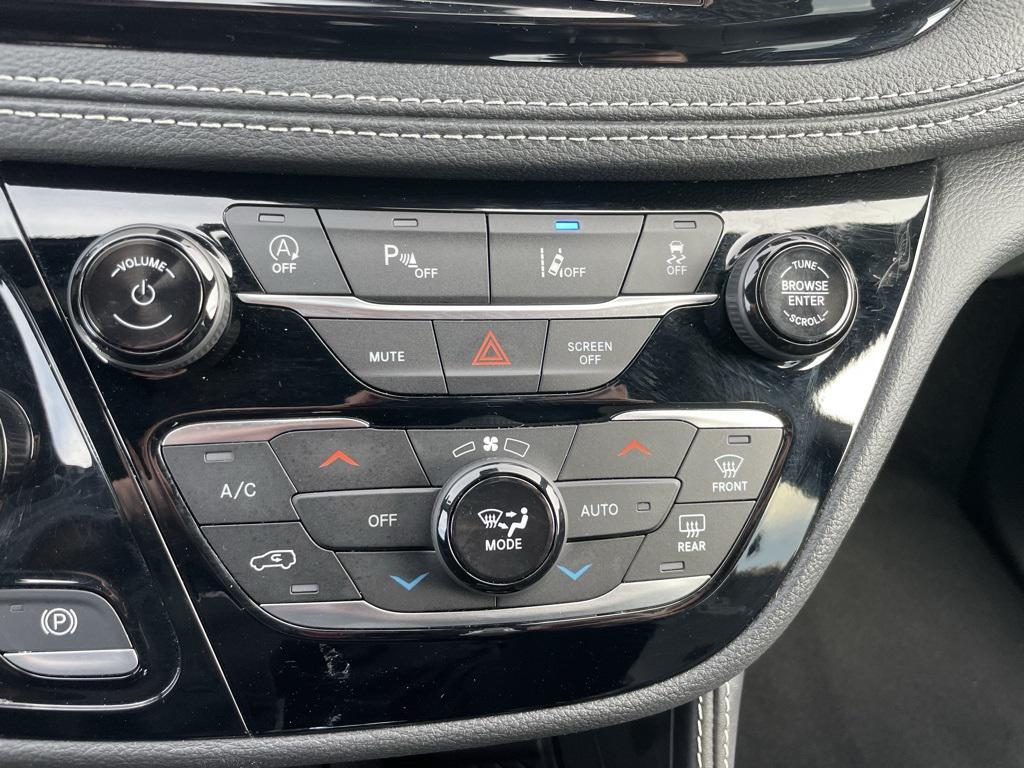 used 2025 Chrysler Pacifica car, priced at $39,999