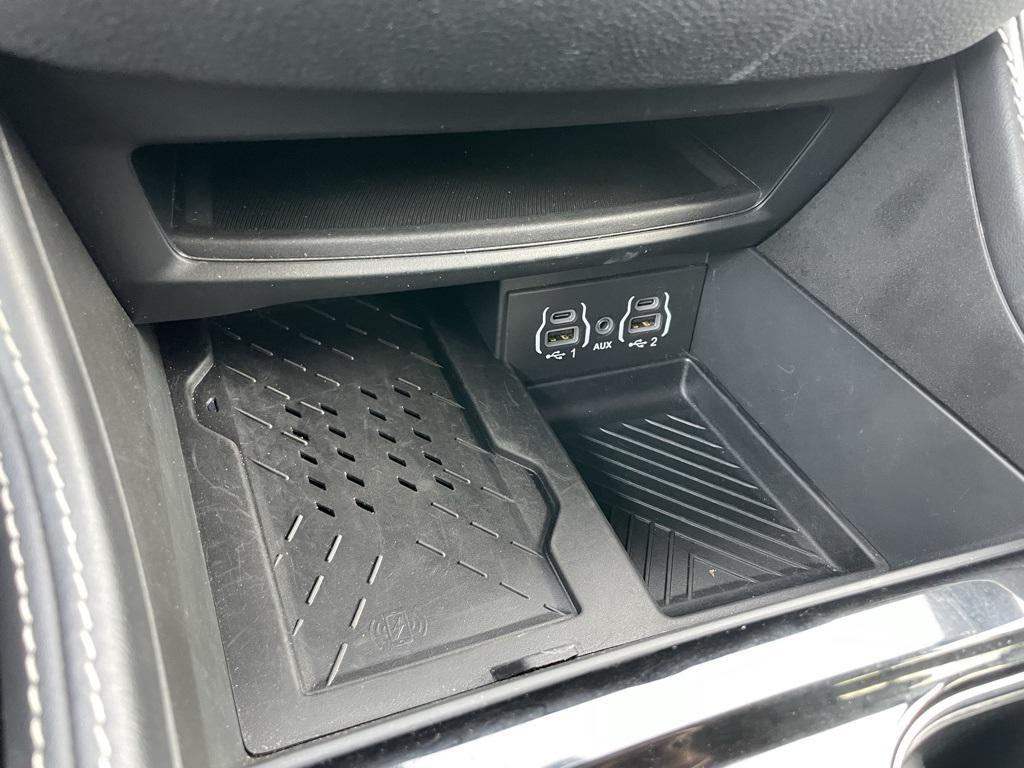 used 2025 Chrysler Pacifica car, priced at $39,999