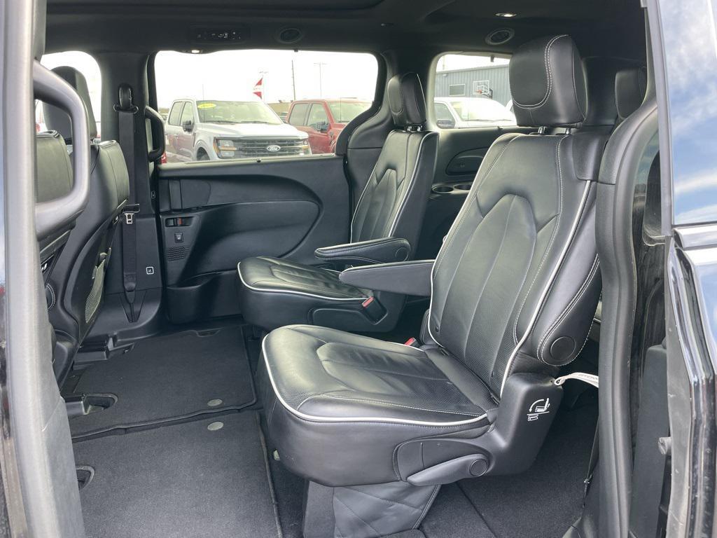 used 2025 Chrysler Pacifica car, priced at $39,999