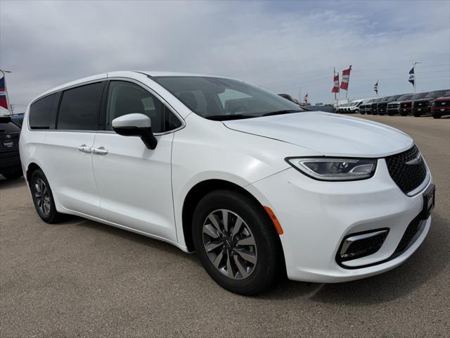 used 2023 Chrysler Pacifica Hybrid car, priced at $25,999
