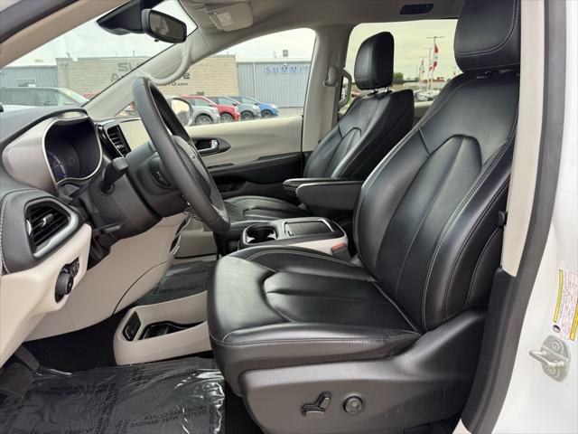 used 2023 Chrysler Pacifica Hybrid car, priced at $25,999
