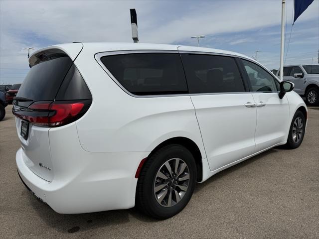used 2023 Chrysler Pacifica Hybrid car, priced at $25,999