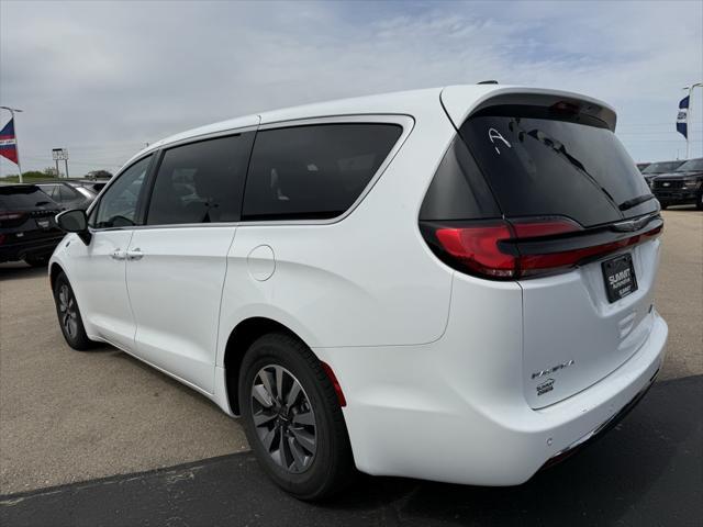 used 2023 Chrysler Pacifica Hybrid car, priced at $25,999