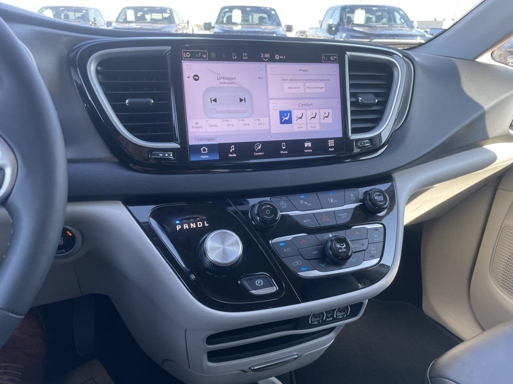 used 2024 Chrysler Pacifica car, priced at $29,999