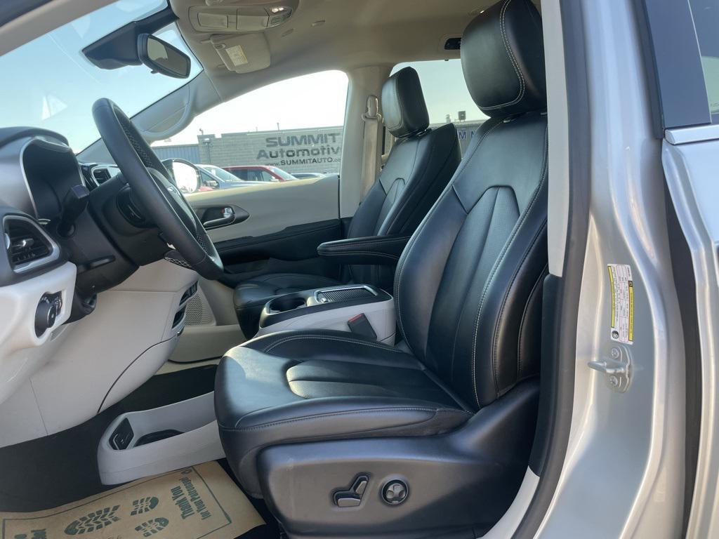 used 2024 Chrysler Pacifica car, priced at $29,999