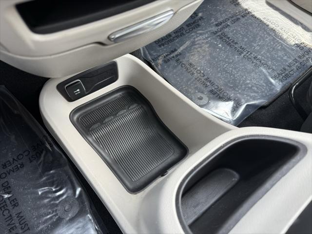 used 2023 Chrysler Pacifica Hybrid car, priced at $25,999