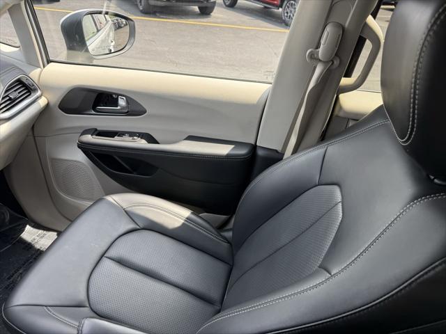used 2023 Chrysler Pacifica Hybrid car, priced at $25,999