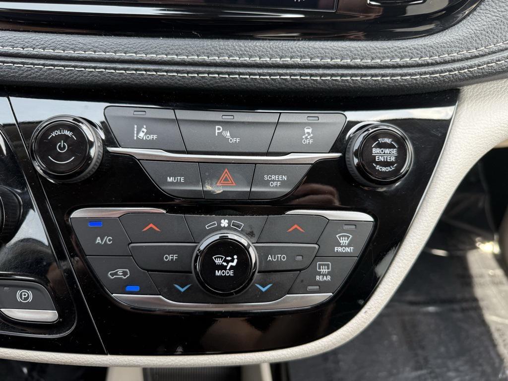 used 2023 Chrysler Pacifica Hybrid car, priced at $24,991