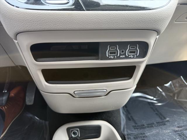used 2023 Chrysler Pacifica Hybrid car, priced at $25,999