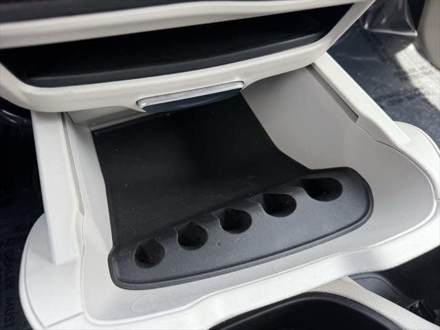 used 2023 Chrysler Pacifica Hybrid car, priced at $25,999