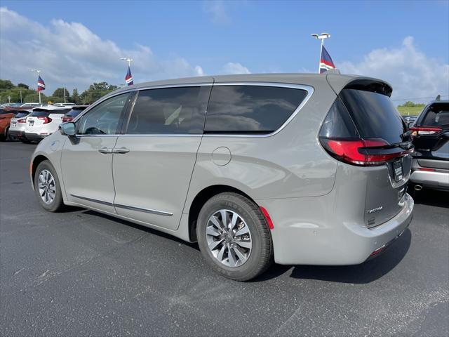 used 2022 Chrysler Pacifica Hybrid car, priced at $27,991