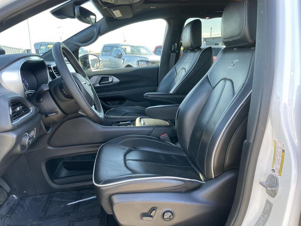 used 2025 Chrysler Pacifica car, priced at $38,999