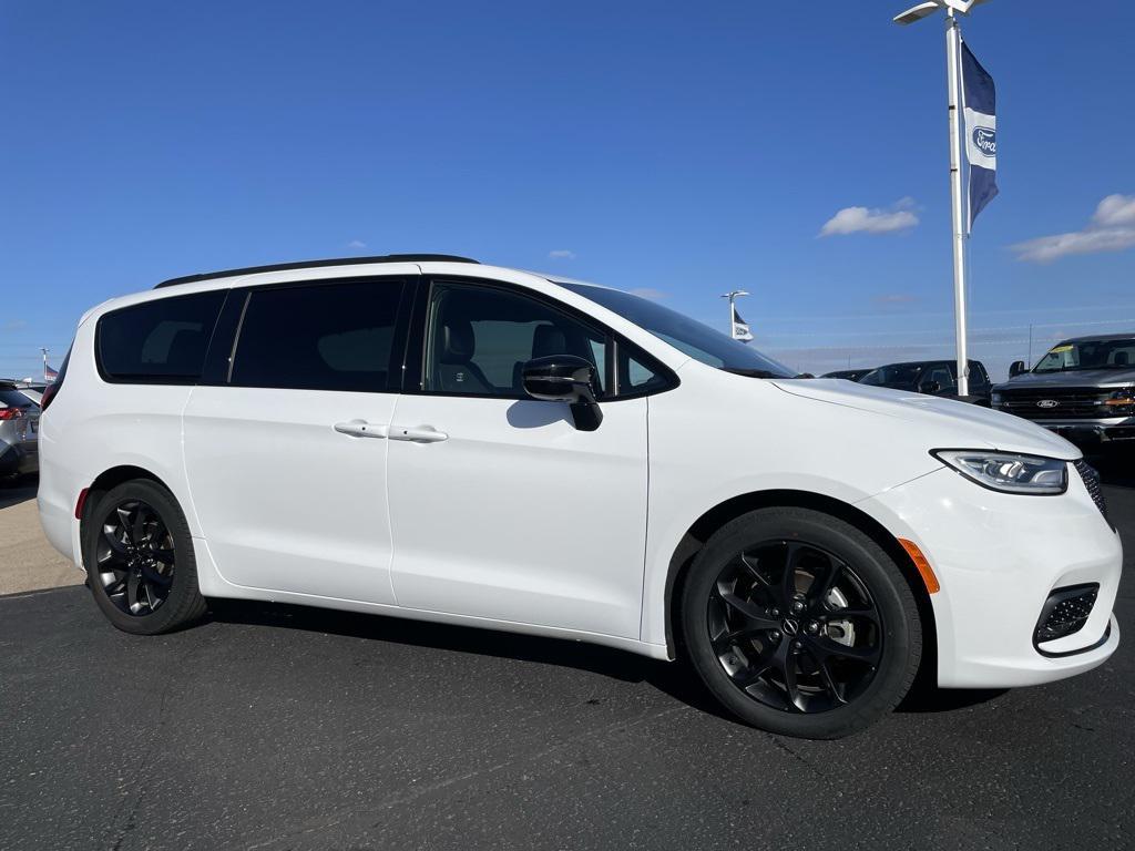 used 2025 Chrysler Pacifica car, priced at $38,999