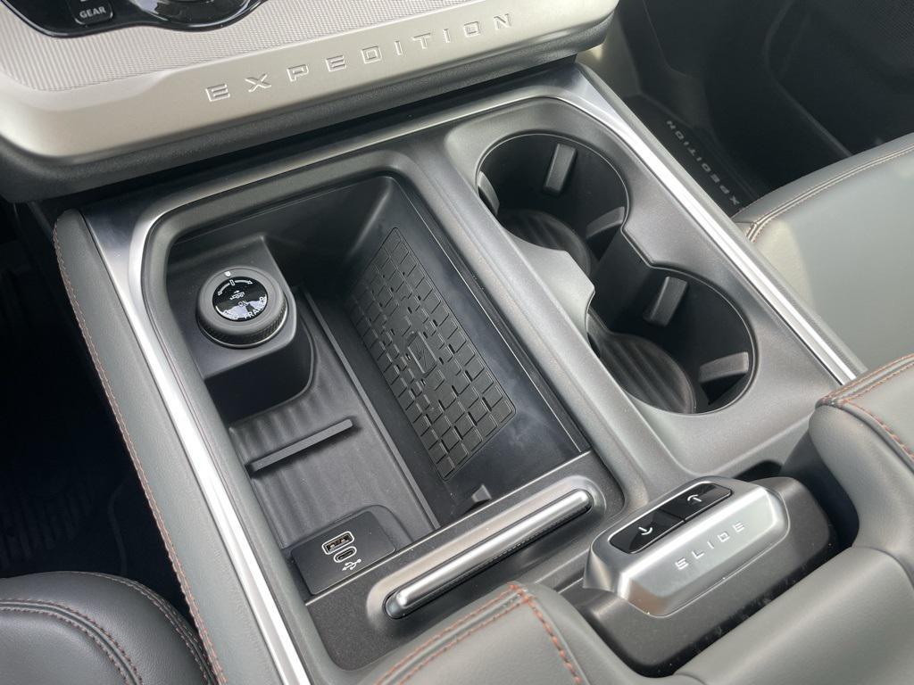 new 2025 Ford Expedition car, priced at $69,272