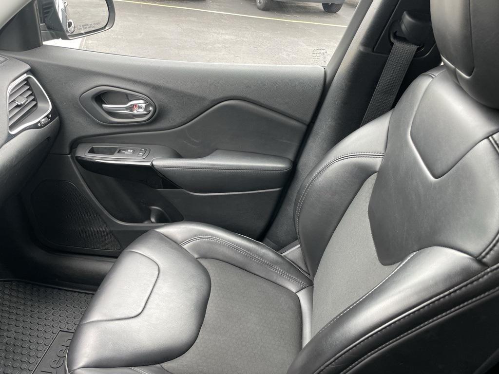 used 2019 Jeep Cherokee car