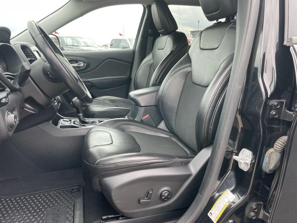 used 2019 Jeep Cherokee car