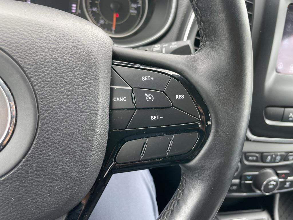 used 2019 Jeep Cherokee car