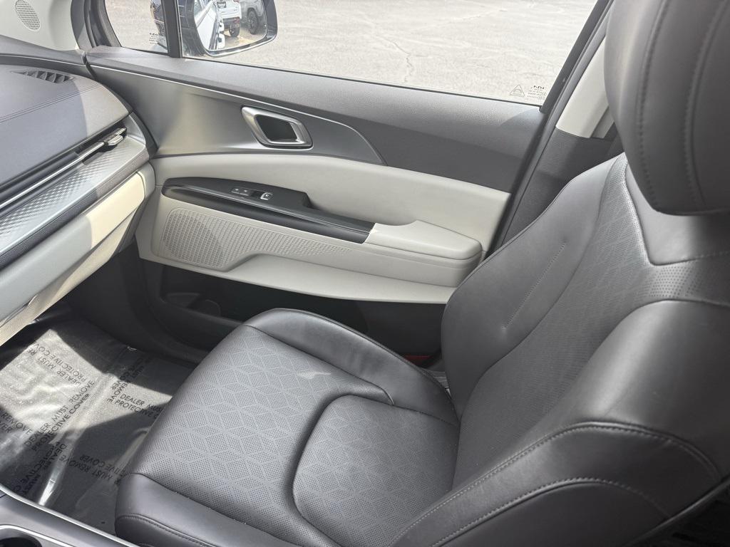 used 2024 Kia Carnival car, priced at $29,993