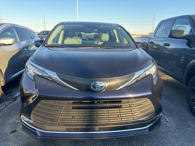 used 2023 Toyota Sienna car, priced at $41,999