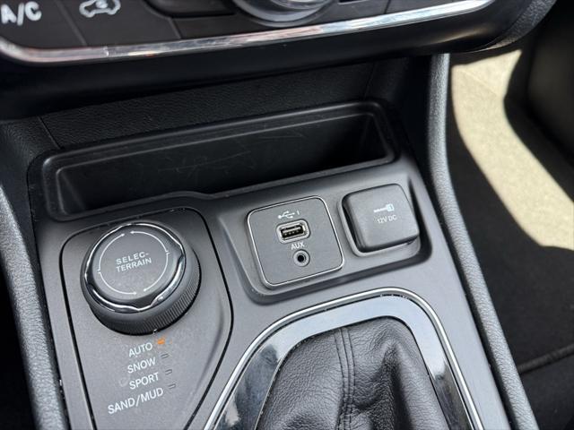 used 2023 Jeep Cherokee car, priced at $23,999