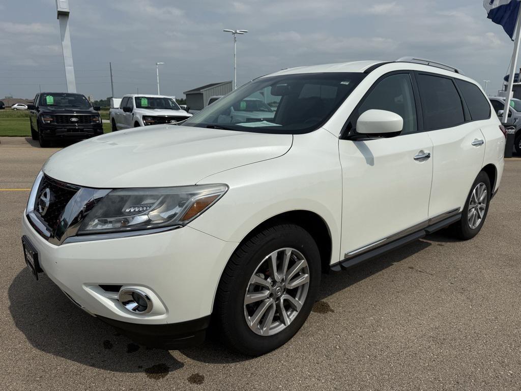 used 2015 Nissan Pathfinder car, priced at $9,999