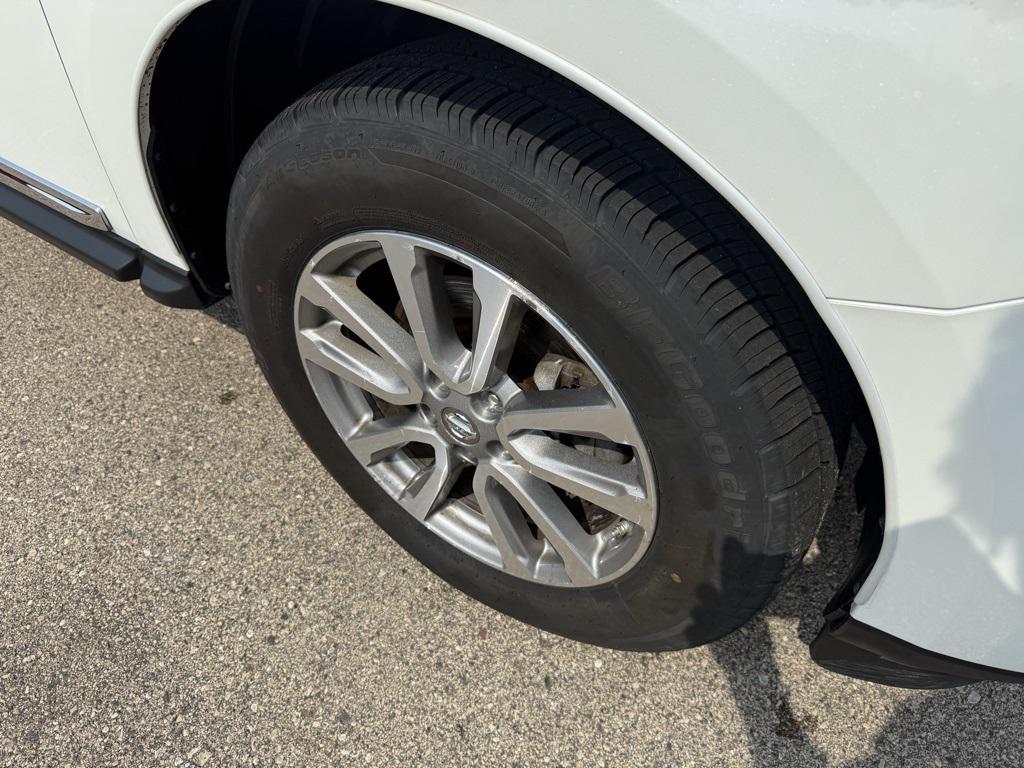 used 2015 Nissan Pathfinder car, priced at $9,999