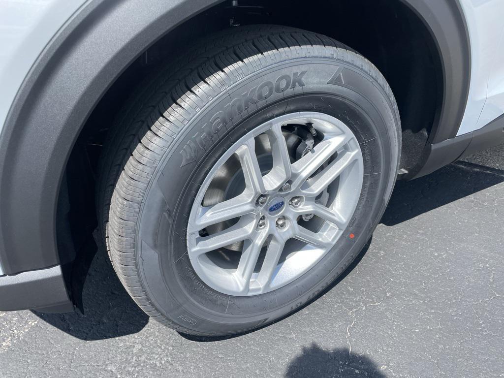 new 2025 Ford Explorer car, priced at $40,294