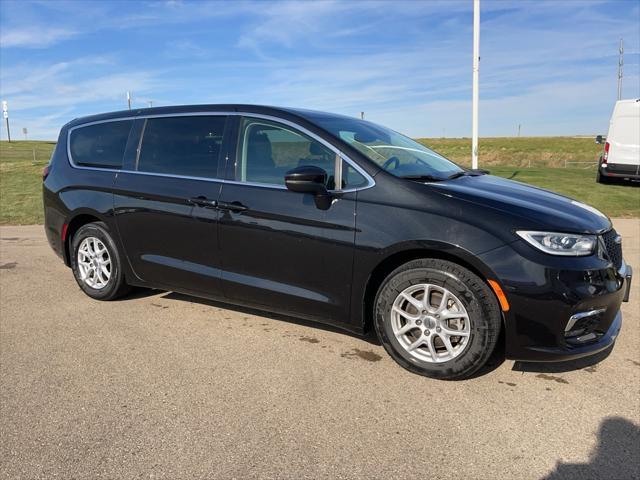 used 2023 Chrysler Pacifica car