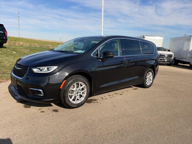 used 2023 Chrysler Pacifica car