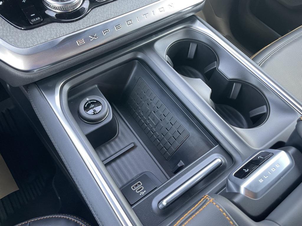 new 2025 Ford Expedition car, priced at $81,169
