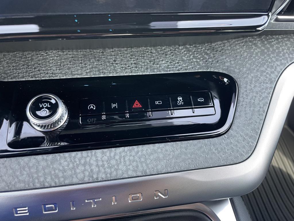 new 2025 Ford Expedition car, priced at $81,169