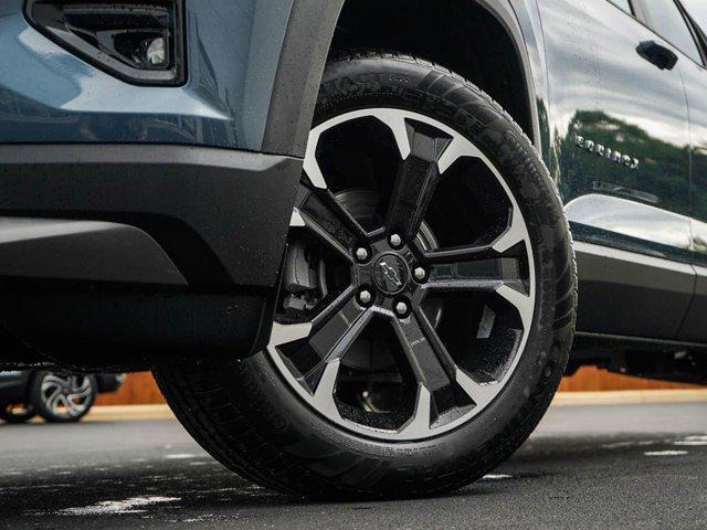 new 2026 Chevrolet Equinox car, priced at $33,298