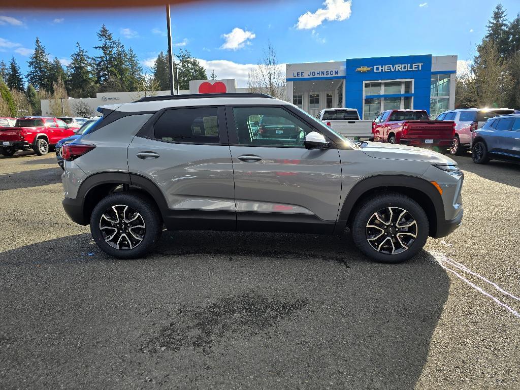 new 2025 Chevrolet TrailBlazer car, priced at $32,180