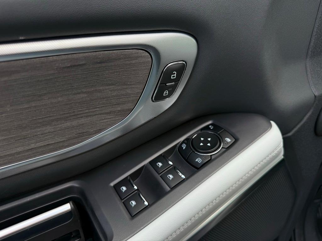new 2025 Ford Expedition car, priced at $88,090
