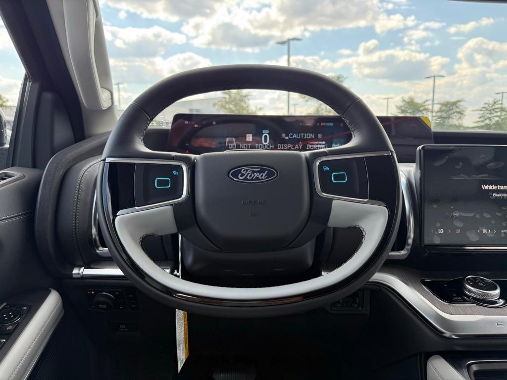 new 2025 Ford Expedition car, priced at $88,090