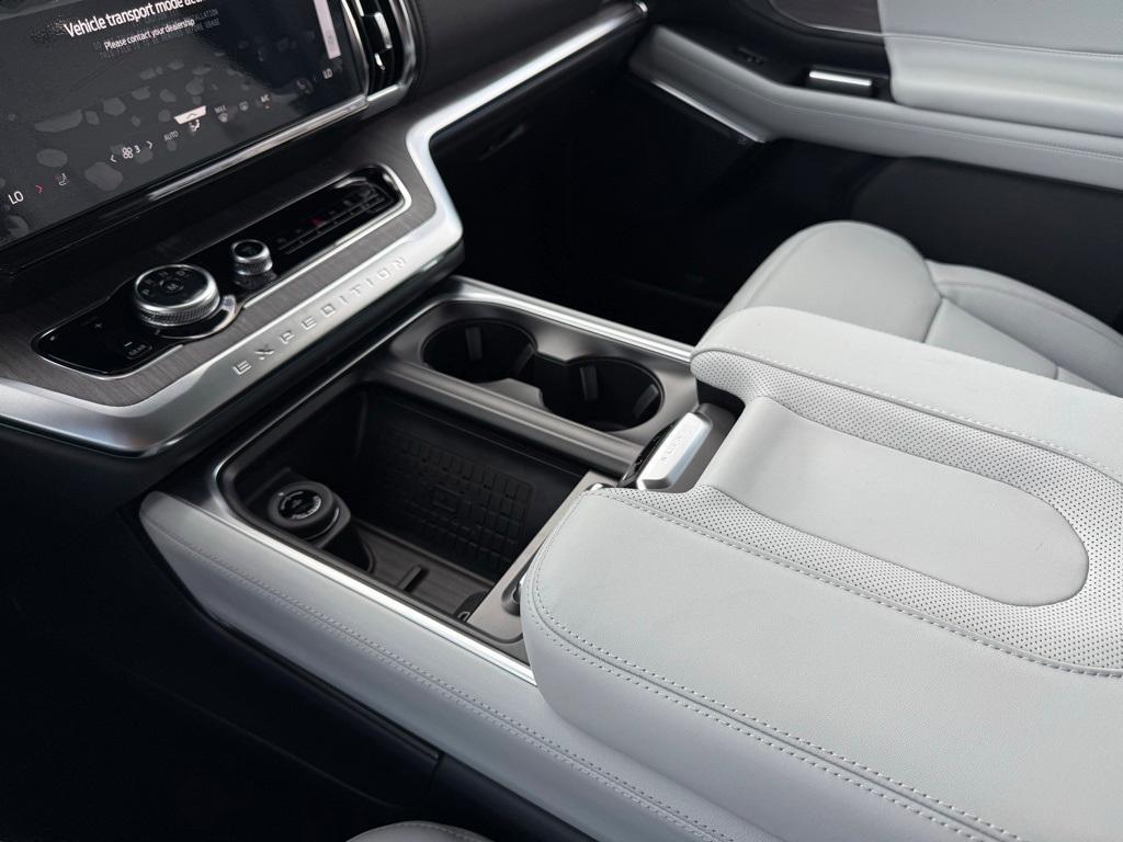 new 2025 Ford Expedition car, priced at $88,090