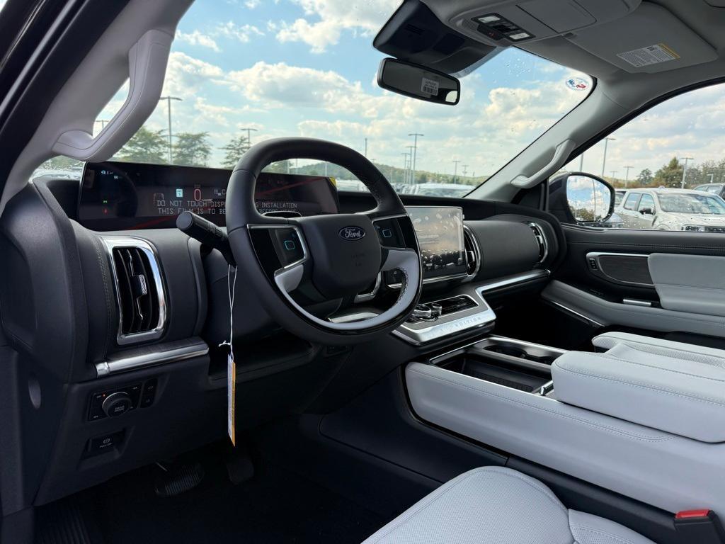 new 2025 Ford Expedition car, priced at $88,090